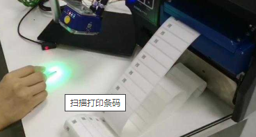 TSC服裝吊牌打印機_條碼掃描槍連接權昌標簽打印機一邊掃碼一邊自動打印無需連接PC電腦